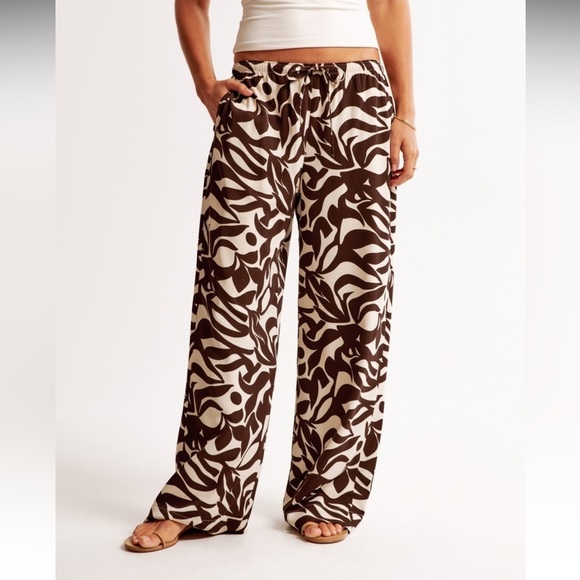 Abercrombie & Fitch Drapey Resort Pant | Size XS - Picture 2 of 8